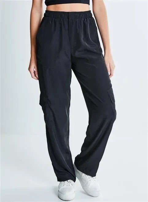 calça cargo com recortes calça cargo com recortes