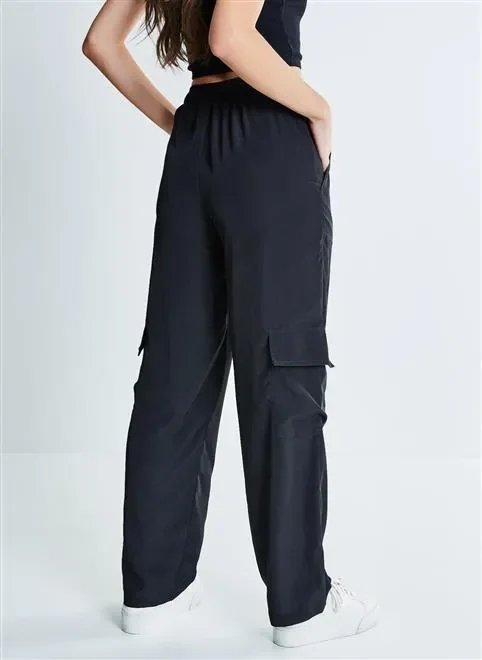 calça cargo com recortes calça cargo com recortes