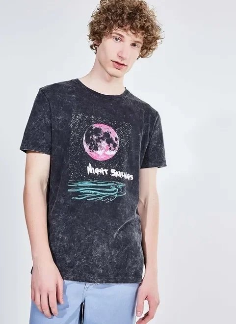 camiseta marmorizada estampa night sailings camiseta marmorizada estampa night sailings