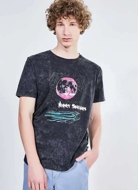 camiseta marmorizada estampa night sailings camiseta marmorizada estampa night sailings