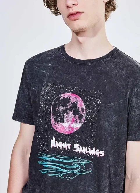 camiseta marmorizada estampa night sailings camiseta marmorizada estampa night sailings
