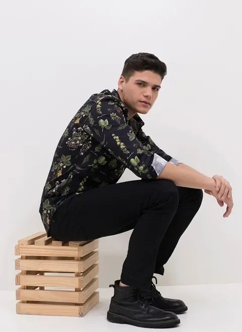 camisa estampa botânica preta camisa estampa botânica preta
