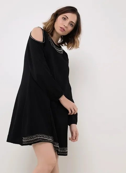 vestido manga longa com bordado e abertura no ombro vestido manga longa com bordado e abertura no ombro