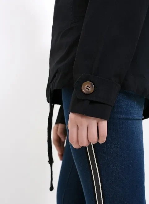 jaqueta parka preta em algodão jaqueta parka preta em algodão