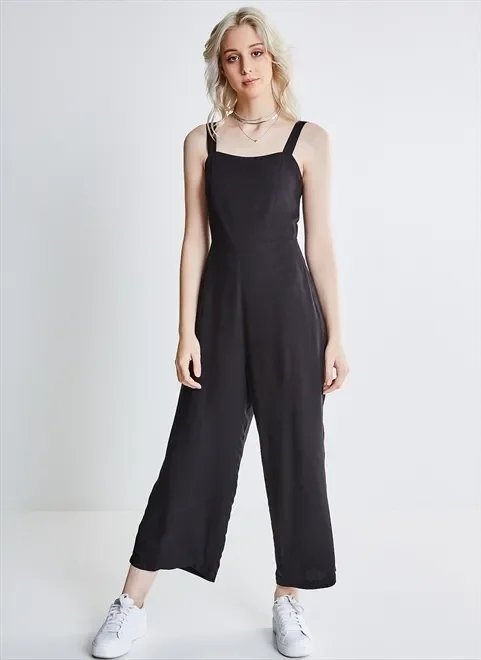 macacão cropped com amarração costas macacão cropped com amarração costas