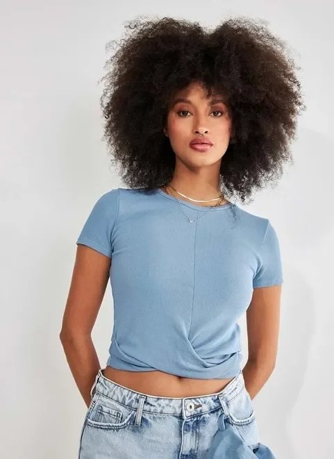 blusa cropped com torção blusa cropped com torção