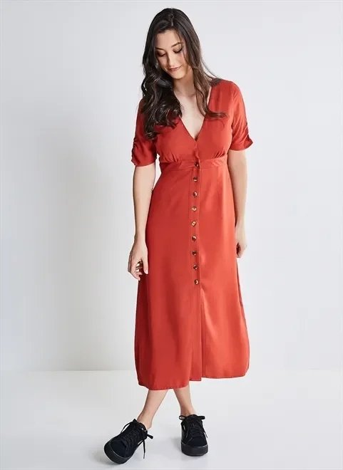 vestido midi com botões vestido midi com botões