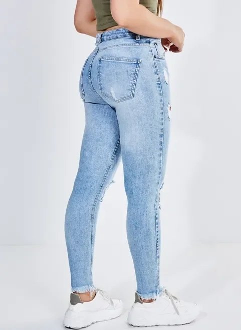 calça skinny jeans claro com puídos calça skinny jeans claro com puídos