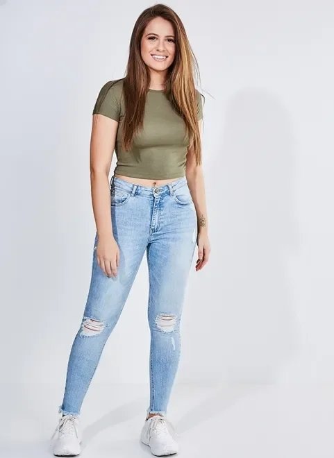calça skinny jeans claro com puídos calça skinny jeans claro com puídos