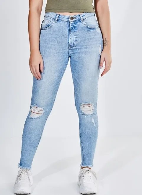 calça skinny jeans claro com puídos calça skinny jeans claro com puídos