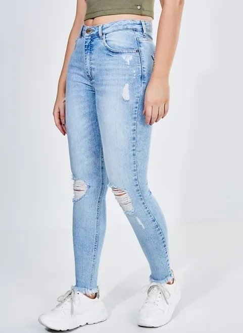 calça skinny jeans claro com puídos calça skinny jeans claro com puídos