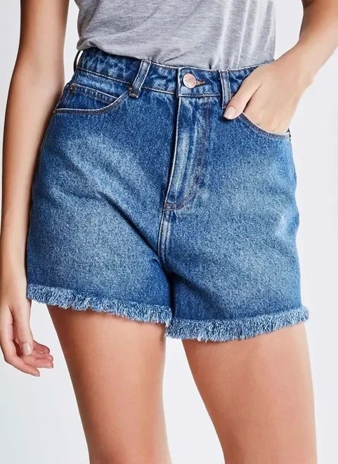 short jeans hot pants com barra desfiada short jeans hot pants com barra desfiada