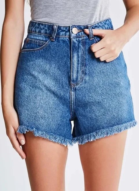 short jeans hot pants com barra desfiada short jeans hot pants com barra desfiada
