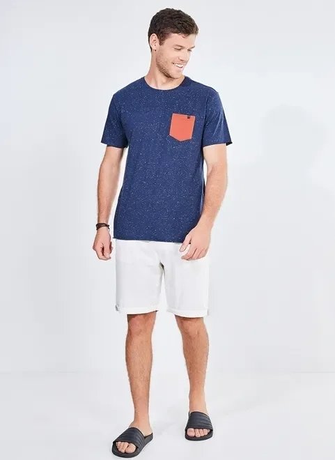 camiseta em malha botonê com bolso frontal camiseta em malha botonê com bolso frontal