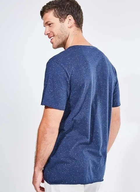 camiseta em malha botonê com bolso frontal camiseta em malha botonê com bolso frontal