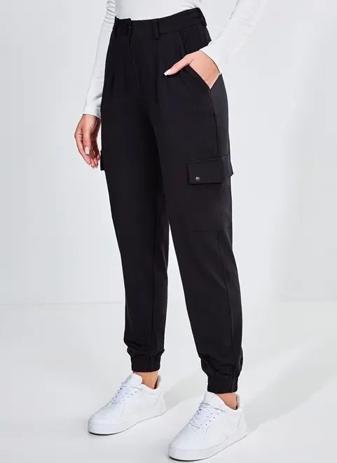 calça jogger com bolsos laterais calça jogger com bolsos laterais