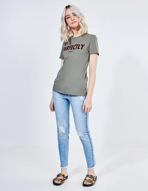calça skinny em jeans delavê calça skinny em jeans delavê
