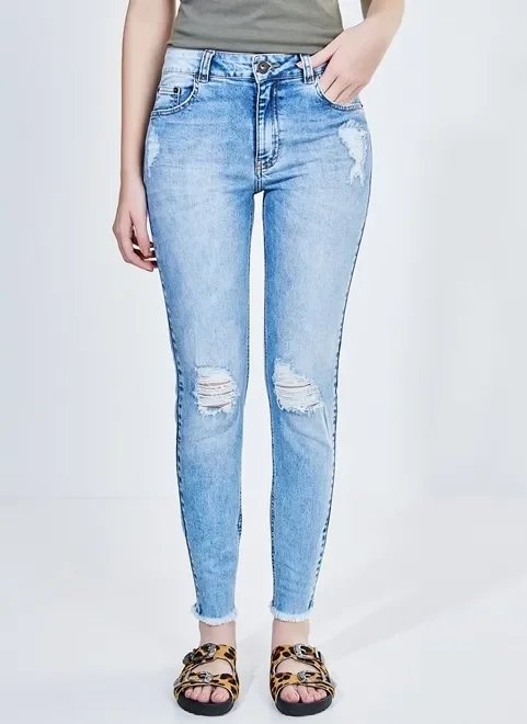 calça skinny em jeans delavê calça skinny em jeans delavê