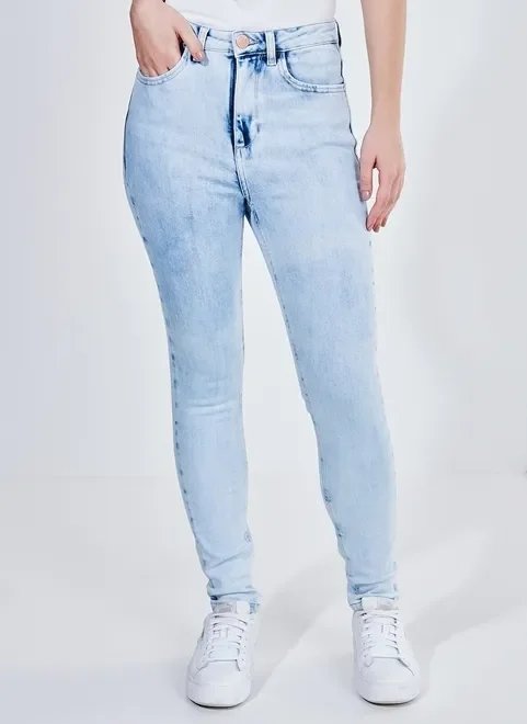 calça skinny em jeans delavê calça skinny em jeans delavê