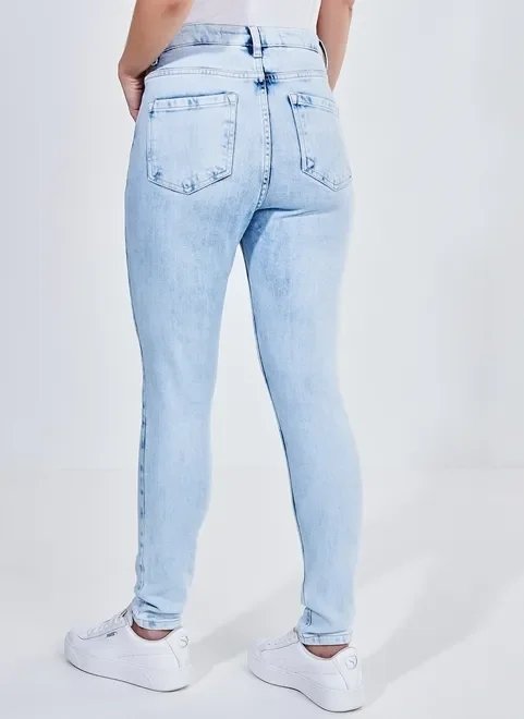 calça skinny em jeans delavê calça skinny em jeans delavê
