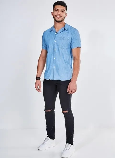 camisa básica em jeans claro camisa básica em jeans claro