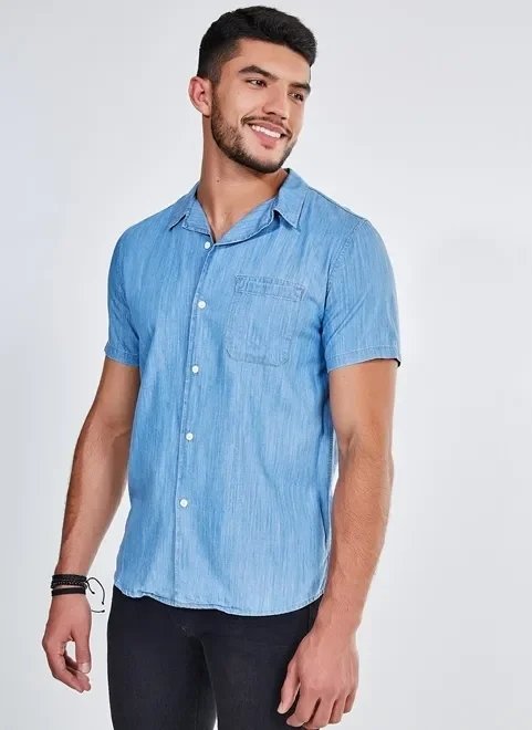 camisa básica em jeans claro camisa básica em jeans claro