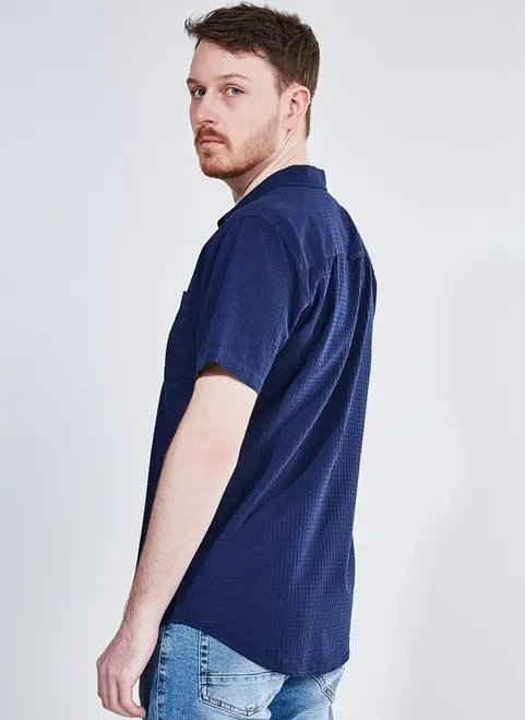 camisa em malha texturizada azul camisa em malha texturizada azul