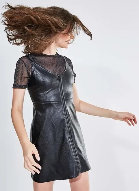 vestido preto em material sintético com ziper vestido preto em material sintético com ziper