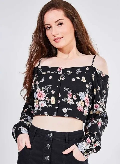 blusa cropped ombros de fora estampada blusa cropped ombros de fora estampada