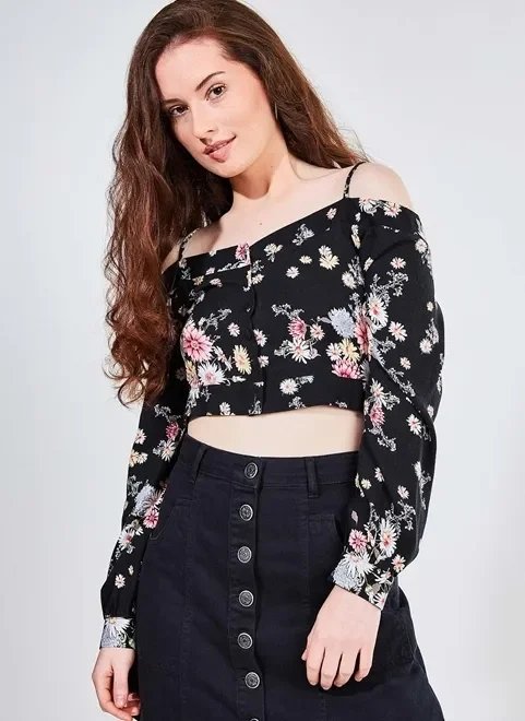 blusa cropped ombros de fora estampada blusa cropped ombros de fora estampada