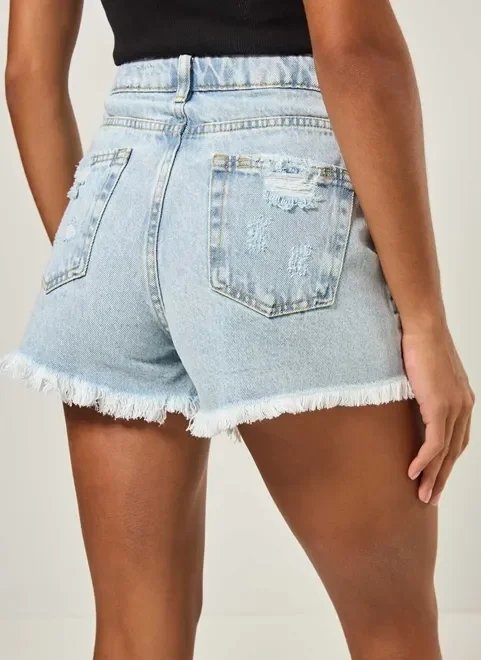 short em jeans médio com rasgos short em jeans médio com rasgos