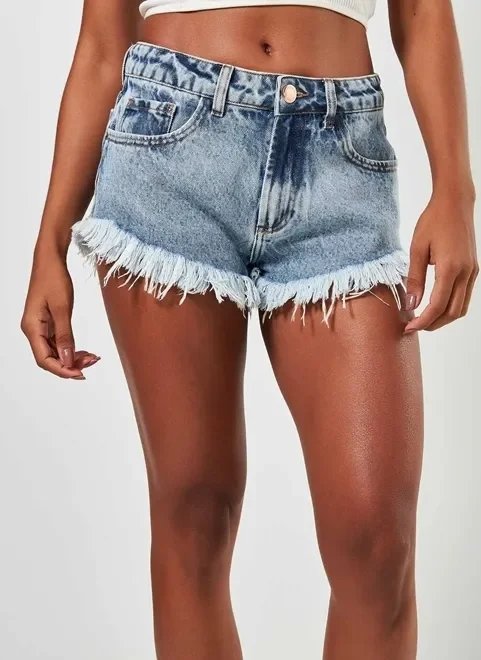 short cintura baixa em jeans short cintura baixa em jeans