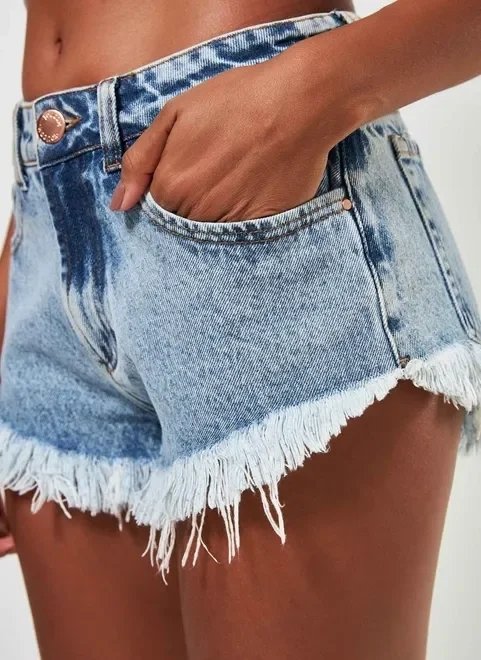 short cintura baixa em jeans short cintura baixa em jeans