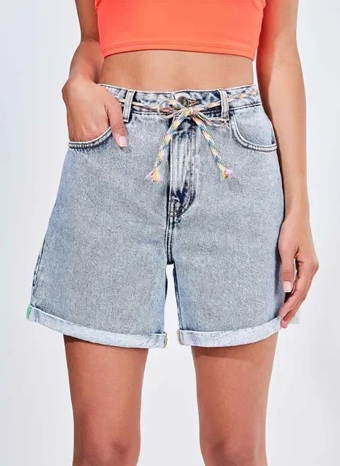 bermuda em jeans marmorizado bermuda em jeans marmorizado