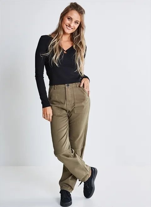 blusa com detalhe no decote blusa com detalhe no decote