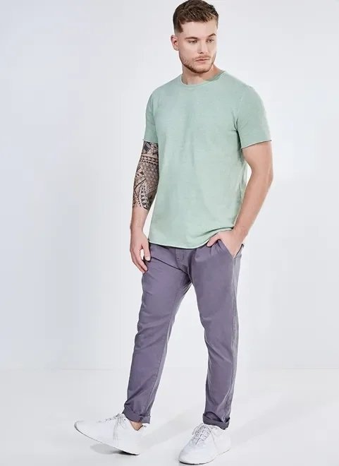 calça chino em sarja cinza calça chino em sarja cinza