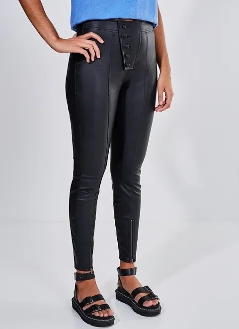 calça skinny em material sintético com zíper na barra calça skinny em material sintético com zíper na barra