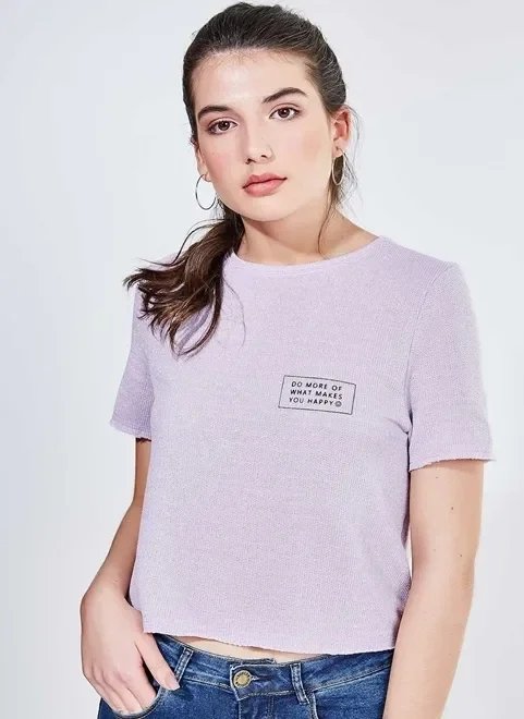 blusa lilás com fio metalizado e lettering blusa lilás com fio metalizado e lettering