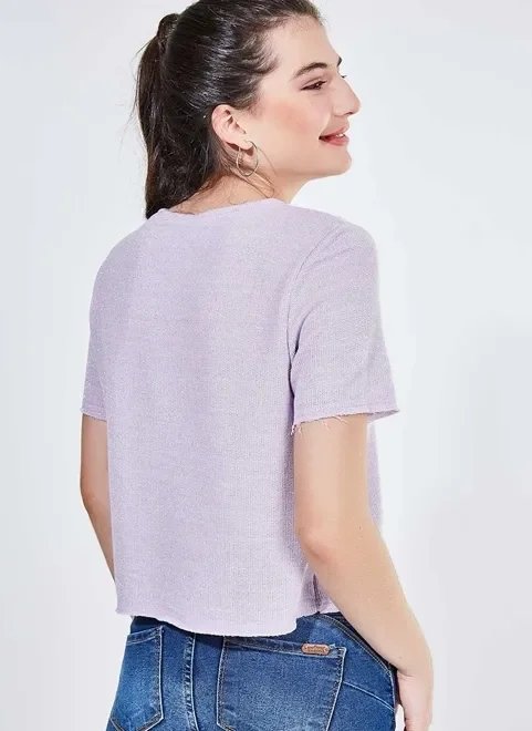 blusa lilás com fio metalizado e lettering blusa lilás com fio metalizado e lettering