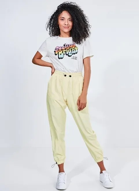 blusa com respingos e lettering blusa com respingos e lettering