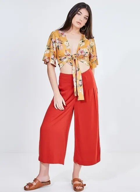 blusa floral amarela com amarração blusa floral amarela com amarração