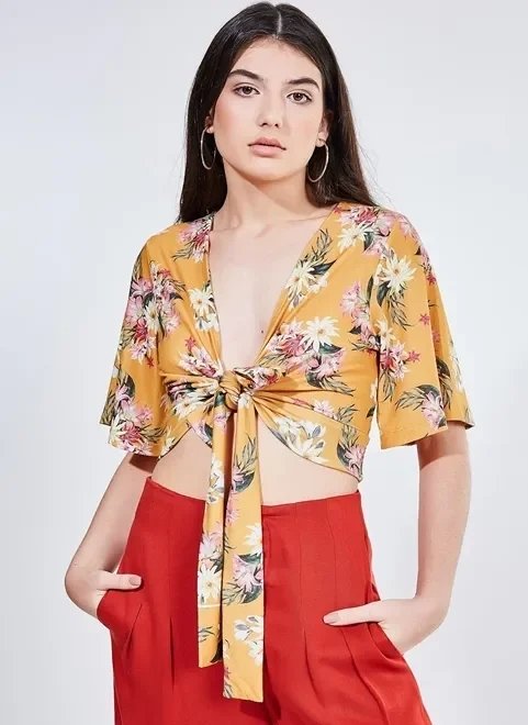 blusa floral amarela com amarração blusa floral amarela com amarração