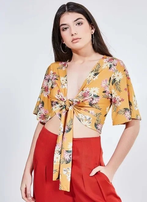 blusa floral amarela com amarração blusa floral amarela com amarração