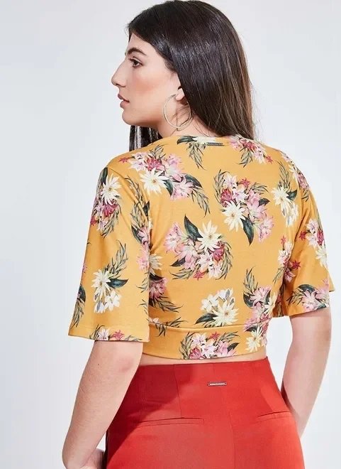 blusa floral amarela com amarração blusa floral amarela com amarração