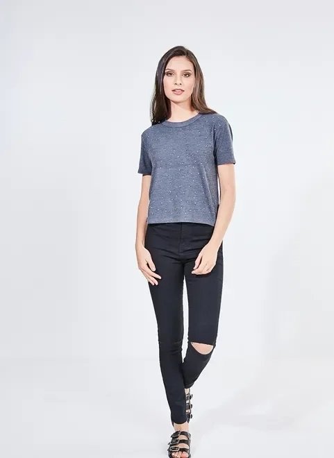 blusa manga curta com tachinhas blusa manga curta com tachinhas