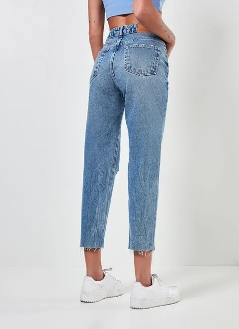 calça reta em jeans médio calça reta em jeans médio