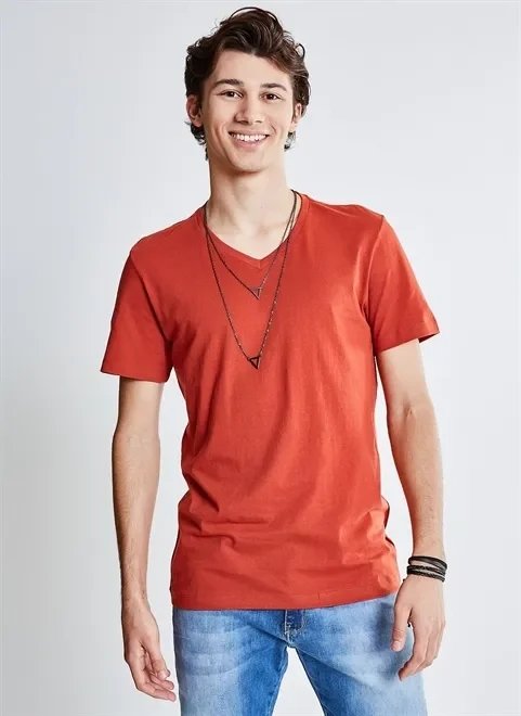 camiseta básica gola v camiseta básica gola v