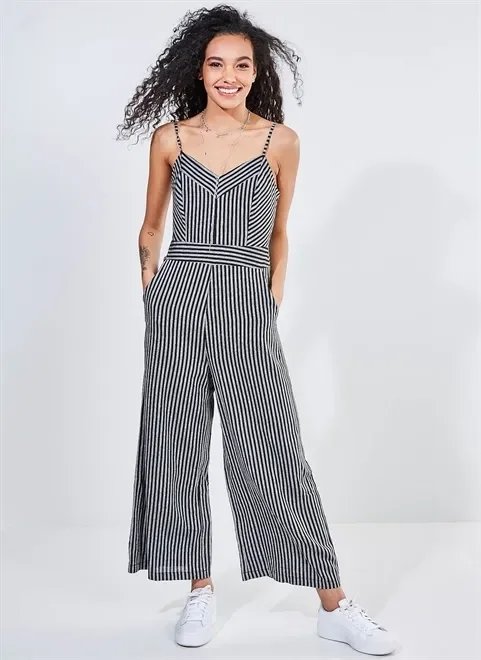 macacão cropped listrado macacão cropped listrado