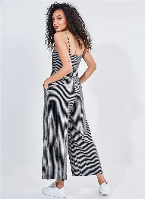 macacão cropped listrado macacão cropped listrado