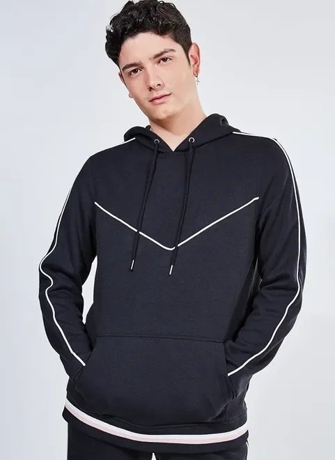 moletom canguru preto com detalhes moletom canguru preto com detalhes